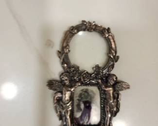 CLOSE UP OF MAGNIFIER 