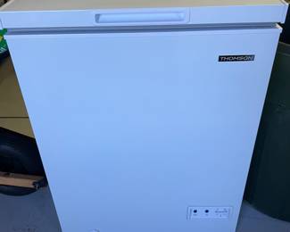 $100 - Chest freezer. Dimensions: 21" x 25" x 33.5"