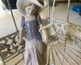 #128	Lladro Nov 1997 6401 - Girl w/basket in pink skirt	 $25.00
