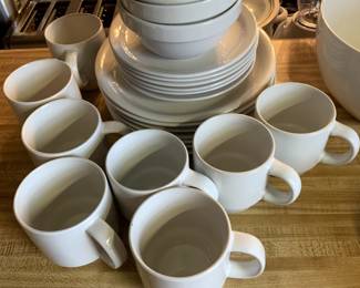 #101	Mainstay 8 place White Glazed Pottery	 $20.00