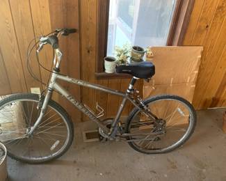 #60	Reighley 40 Boys Bike w/25" Wheels	 $60.00