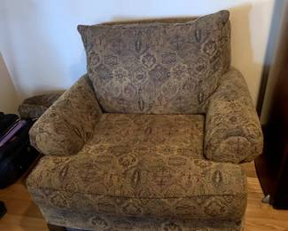 #4	Sealy Large Side Chair w/attached Back	 $75.00