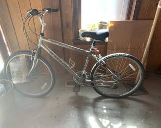 #60	Raleigh  SC40 Boys Bike w/25" Wheels	 $60.00