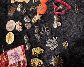 Vintage jewelry, clip earrings holiday style