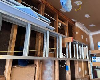 Aluminum Extension Ladder - up to 29’ working height