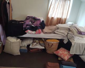 Lots of quality wool blankets 