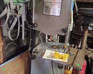 Wood cutting band saw