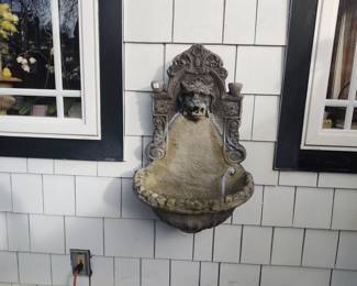 Wall mounted lion fountain 