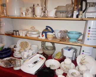 small appliances, Corelle Ware, Taylor Smith Taylor Leaf dish set, kitchen items