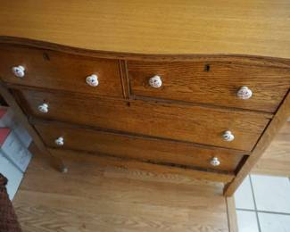 oak chest of drawers/burea