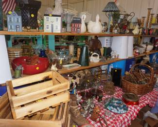 crates, decor, primitive, swans, plate holders