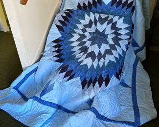 Stunning hand made classic queen size quilt and American Classic 