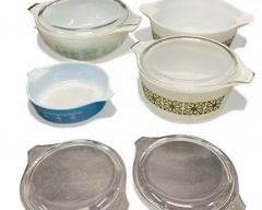 Lot of four Pyrex Casserole Dishes with two extra small lids MCM
