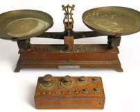 Antique B. Trayvou France No. 208 Forge 5 Kilogram Scale with Antique 10pc Brass Scale Weights Set
