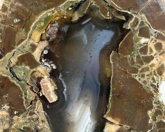 Secret Ridge Garnet Rim Thunderegg

