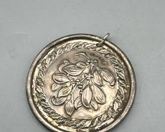 LUNT 1977 Vintage Relief Hollow Two Sided Christmas Collectible Ornament Solid Sterling Silver
