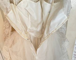 Detail pic, back zip 