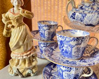 Teacups 
Royal Crown Derby 
Pattern: Mikado 