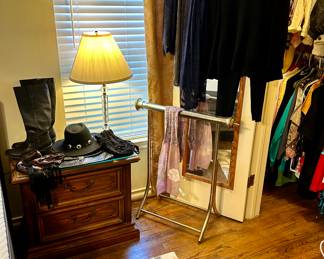 David Pliner, DKNY, Clark’s, Sketchers, Merrell, Michael Kors, Ralph Lauren, Ellen Tracy, Laura Ashley, Pierre Cardin, Ecco, Dana Buchman