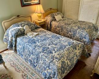Nice Twin Beds Set