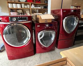 GE PROFILE. Brand new (on the left). Profile w/d on right are in great condition (but NOT brand new as we were told).