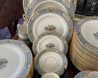 85pc Set of Lenox "Autumn" Dishes