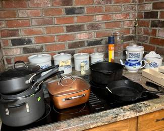 Kitchen cookware, cast iron pans