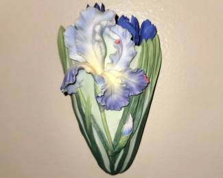 Poly-resin wall pocket