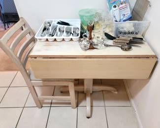 Kitchen table that expands. One matching chair