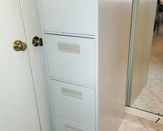 Nice, clean metal four drawer file cabinet