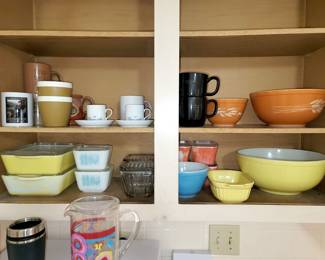 Vintage Pyrex mixing bowls, refrigerator boxes and more