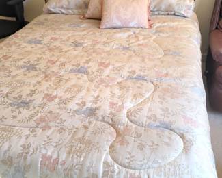 Full brass bed (bedding has matching curtains...