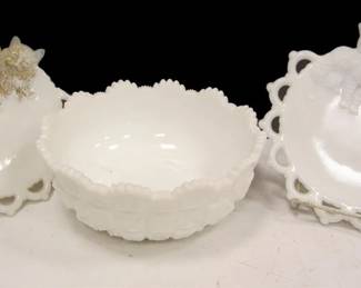 WESTMORELAND GLASS CAT PLATES AND A BOWL