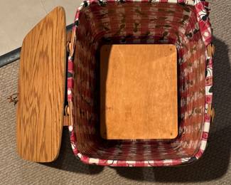 Longaberger Picnic Basket with Rise and Checked Liner. Photo 2 of 4.