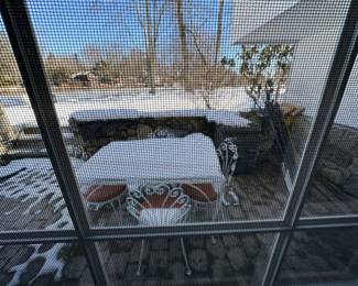 Outdoor White Wrought Iron w 4 Scalloped Chairs