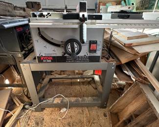 Barn Machines Ryobi BT 3000 Table Saw