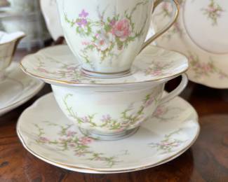 190+ piece "Rosalinde" set by Theodore Haviland - France. Includes large and small covered casseroles, 3 oval servers, 1 round server with handles, 1 gravy boat, coffee pot, cream & sugar, dinner plates, lunch plates, B&B plates, soup bowls, fruit bowls, coffee cups & saucers, demitasse & saucers