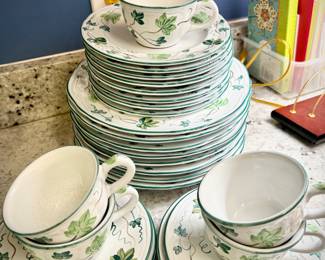 Herend Village Pottery "Ivy" china set - 25+ pieces