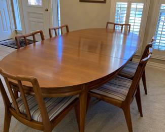 Mount Airy "Facade" mid century modern danish dining table , 6 chairs, excellent condition
