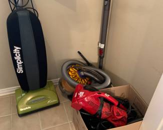 Simplicity upright vac, Dyson vas, Dirt Devil hand vac