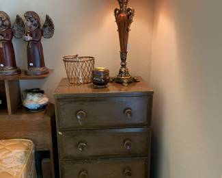 small 4 drawer chest, pretty lamp
