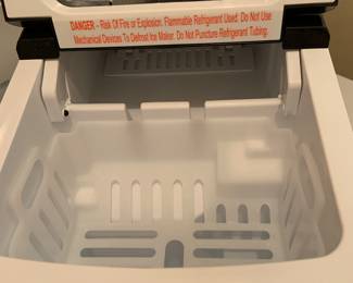 ice maker, like new