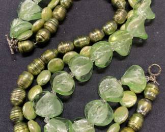 Vintage Green Glass Pearl Beaded Necklace
