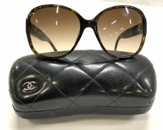 CHANEL Sunglasses in Chanel Leather Case, 2 Italy
