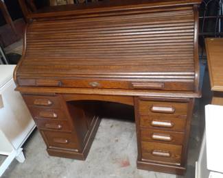 Oak Roll Top Desk with locking key.
This desk is solid and heavy. Has casters for easy rolling around. Great useable accent piece.
Overall 48" wide, 26-1/2" deep and 46' tall. Writing surface is 30-3/4' from floor.