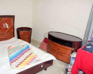 King Bedroom Set (King Bed, Box Springs, Dresser with Mirror, Chest of Drawers, Bureau, 2 Night Stands)