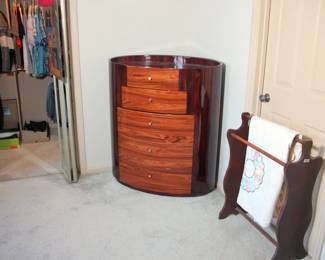 King Bedroom Set (King Bed, Box Springs, Dresser with Mirror, Chest of Drawers, Bureau, 2 Night Stands)