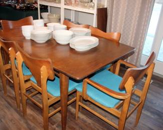 Mid Century Modern Dining Table with 6 Chairs & 2 Leaves