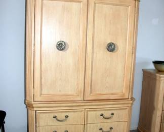 NCREDIBLE Bernhardt Queen Bedroom Set (Queen Bed, Armoire, Dresser, 2 Night Stands)