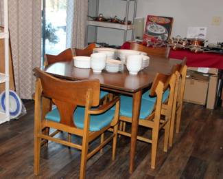 Mid Century Modern Dining Table with 6 Chairs & 2 Leaves